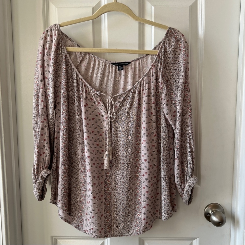 American Eagle gray floral blouse